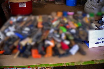 Imagen de En Rionegro fueron destruidas 500 armas blancas y 28 armas de fogueo incautadas en procedimientos de las autoridades
