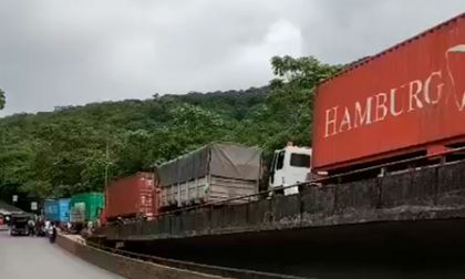 Gobernadora del Valle anuncia intervención en la vía a Buenaventura tras varios días de cierre