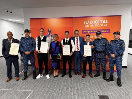 Imagen de  Cuatro personas privadas de la libertad se graduaron como profesionales en la IU Digital