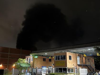 Imagen de Incendio en la Zona Franca de Rionegro ya fue controlado, aunque persisten puntos de calor