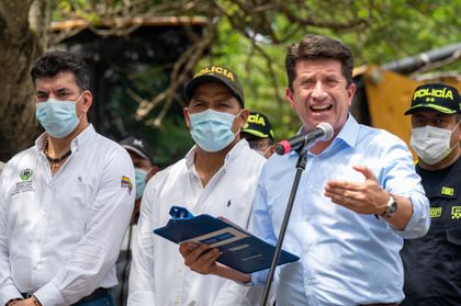 Imagen de  Desde Medellín, el Ministro de Defensa analizará la masacre de San Rafael
