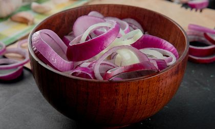 Cómo la cebolla se usa como remedio casero para la tos