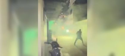 Imagen de  Sancionaron a las tres jóvenes que se estaban arrojando pólvora entre sí en las calles de Remedios