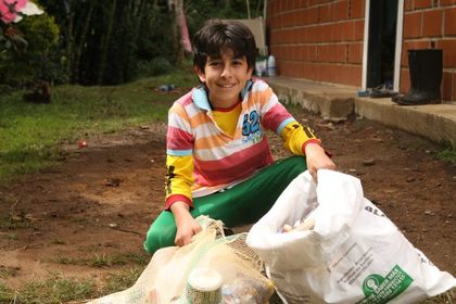 Imagen de Con 13 años es la inspiración de muchos marinillos para reciclar
