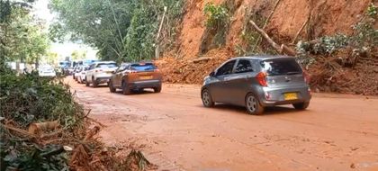 Imagen de  Se abre la vía Doradal-Puerto Triunfo después de deslizamiento