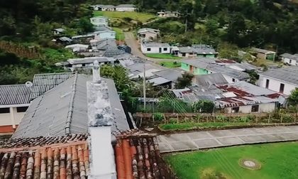Asesinan a líder social y su hijo en medio de combates en Totoró