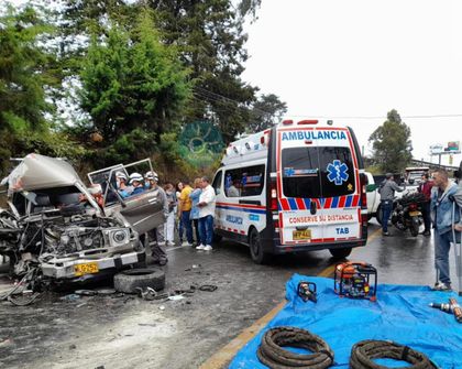 Imagen de  Accidente en la vía entre el Hospital San Vicente Fundación y el Aeropuerto JMC deja varios heridos