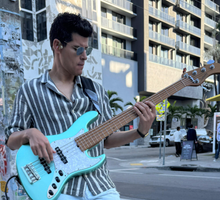 Jhon Alex Zuluaga, el bajista colombiano que conquista el mundo