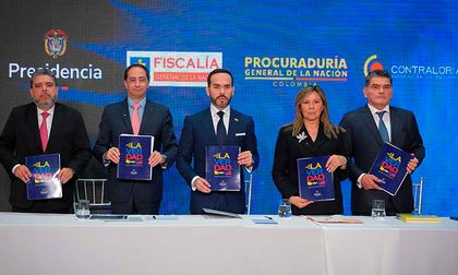 Abelardo De La Espriella entrega informe sobre presuntas irregularidades del gobierno Petro: Fiscalía, Procuraduría y Contraloría investigarán