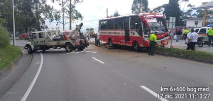 Imagen de  A 22 asciende el número de heridos tras el volcamiento de un bus en la autopista