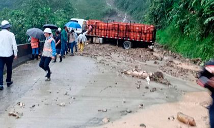 Invías atiende deslizamiento en la vía Chocó – Antioquia