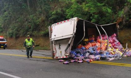 Imagen de  Peatón resultó lesionado tras el volcamiento de un furgón en Las Palmas