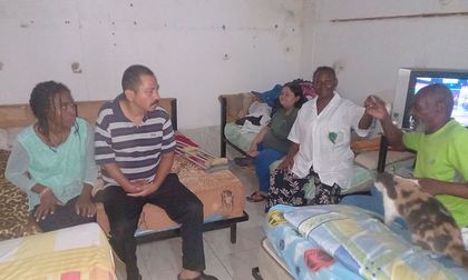 Una vida dedicada a los abuelos: la misión inquebrantable de Dioselina en la Comuna 9