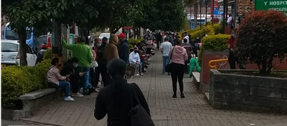 Imagen de  Largas filas para tomar pruebas COVID-19 en Rionegro