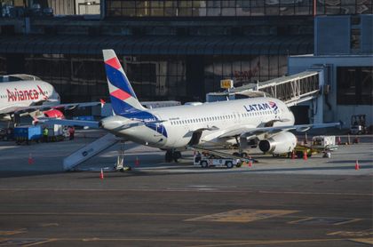 Imagen de  Latam lanzará nuevas rutas y ahora ofrecerá Chocorramo como merienda en sus vuelos nacionales