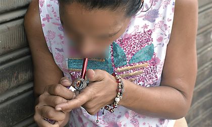 El abismo de las drogas de bajo costo: artesanos del bazuco