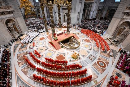 Imagen de  “Extra omnes”, inicia el cónclave: los cardenales se encierran en la Capilla Sixtina para elegir un papa
