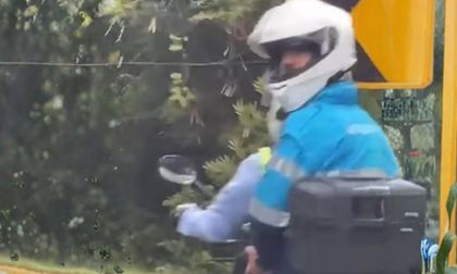 ¿Incumplió la norma? Movilidad explica si el secretario de Cali puede viajar como parrillero en moto