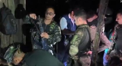 Imagen de  Comisión humanitaria logró la libertad de 18 militares en Chocó, denunciarán penalmente a los secuestradores