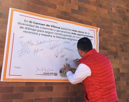 Imagen de  Líderes religiosos de El Carmen conmemoran acuerdo para la libertad de cultos