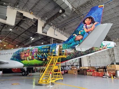 Imagen de  En homenaje a la cultura colombiana, Avianca develó avión con diseño de la película «Encanto»