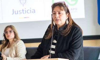 Ministra Ángela María Buitrago presentó su renuncia irrevocable y denuncia presiones políticas