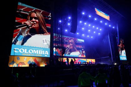 Imagen de Karol G dona un millón de dólares a concierto benéfico luego del terremoto en Colombia