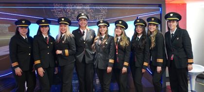 Imagen de  Avianca inició convocatoria de becas del 100 % para mujeres que quieran ser piloto