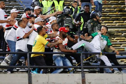 Imagen de Hincha de Sao Paulo fue detenido tras enfrentamiento con aficionados de Nacional en el Atanasio Girardot