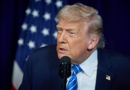 Imagen de Donald Trump propone rebautizar la inteligencia artificial como inteligencia superior, extrema o suprema. Abrió una encuesta pública