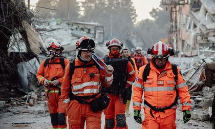 Ondas invisibles: los efectos energéticos de los terremotos y tsunamis