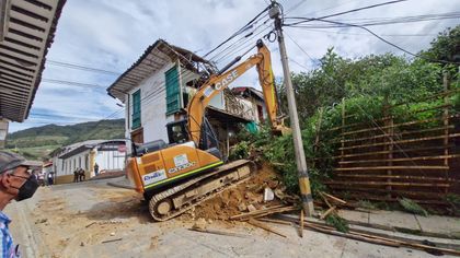 Imagen de Gobernación demolió en Sonsón una edificación abandonada que venía siendo utilizada para el consumo de estupefacientes