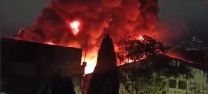 Imagen de Se requirieron 70 bomberos para atender gran incendio en fábrica de colchones de Itagüí