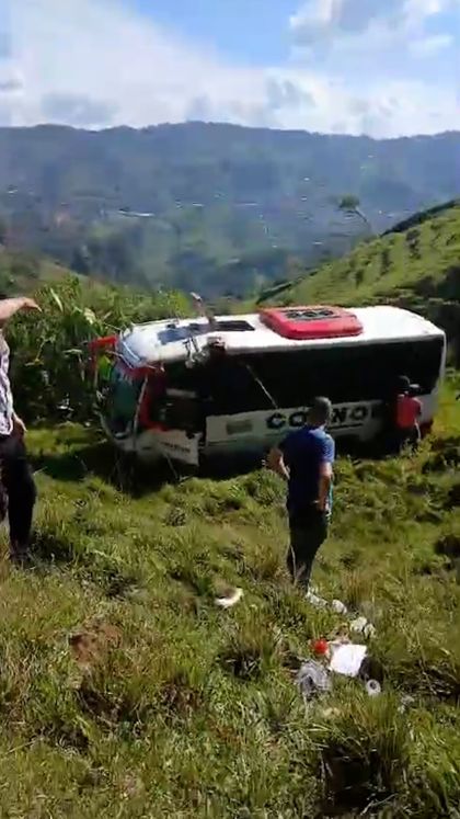Imagen de  En video: primeras imágenes del grave accidente de un bus que colisionó contra una volqueta en Granada