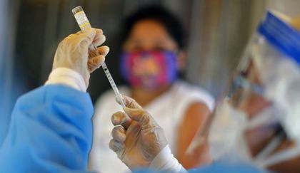 Imagen de  Cuarta dosis anticovid para personas de 12 a 49 años se aplicará con orden médica