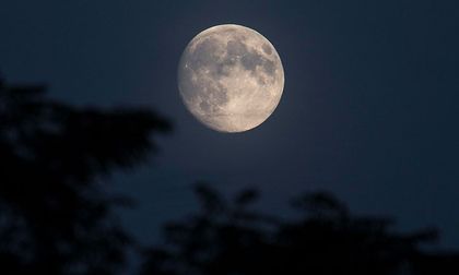 ¿Qué encontraron en el interior de la Luna?
