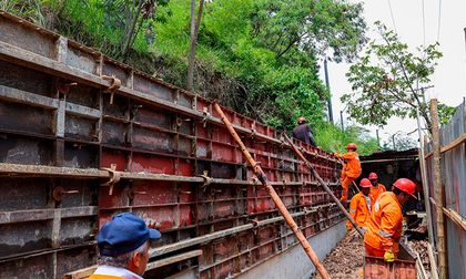 Cali construye muros de contención para evitar deslizamientos en zonas críticas como el Hospital Mario Correa Rengifo