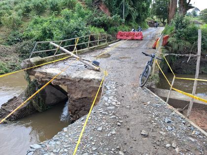 Imagen de Alcaldías de El Carmen de Viboral y La Unión evalúan afectaciones en la vereda Mazorcal