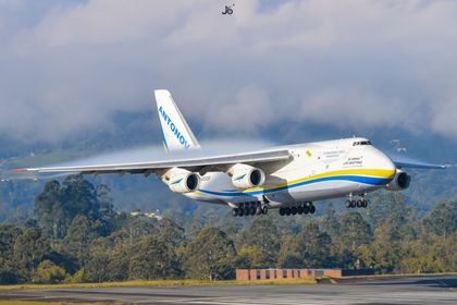 Imagen de Uno de los aviones más grandes del mundo aterrizó en Rionegro con la primera compuerta para Hidroituango