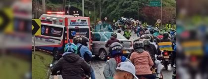 Imagen de Autopista Medellín-Bogotá, colapsada por accidentes de tránsito
