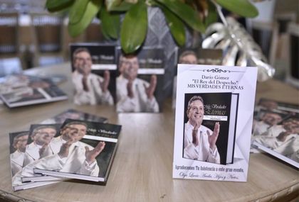 Imagen de  Hoy salió a la venta el libro de Darío Gómez, escrito por él y su esposa