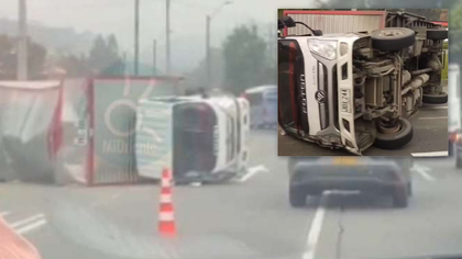 Imagen de Un furgón se volcó en la autopista Medellín-Bogotá, a la altura de Guarne