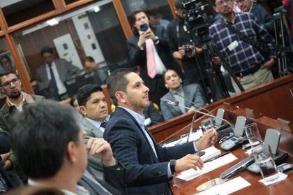 Imagen de «Limosnas para el aeropuerto de Rionegro, 0,7 % de lo prometido»: senador Esteban Quintero en debate de control político