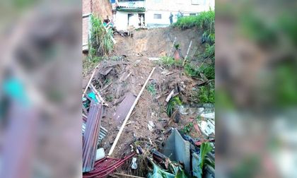 Imagen de  Evacúan a 17 familias por deslizamiento de tierra en Marinilla