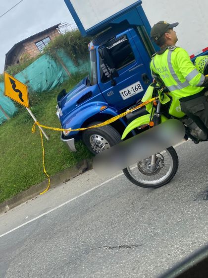 Imagen de Por infarto habría muerto conductor en la Autopista: el carro chocó contra un barranco