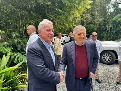 Imagen de  Uribe anuncia intención de “construir una gran coalición democrática” tras reunión con César Gaviria