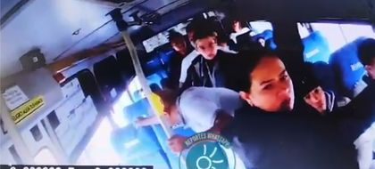 Imagen de En video: delincuentes hurtaron las pertenencias de una mujer en un bus que se desplazaba de Medellín a La Ceja