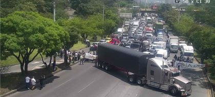 Imagen de  Autopista Sur en Medellín tiene cierres intermitentes; camioneros están en el sitio