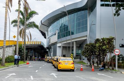 Imagen de El aeropuerto de Pereira reanuda los vuelos dos semanas después del terremoto