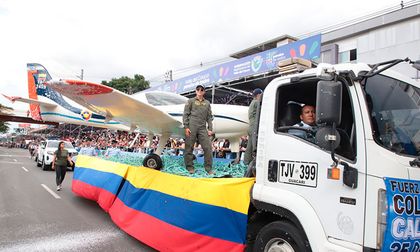 El Desfile de Autos Clásicos y Antiguos llenó de historia la Feria de Cali